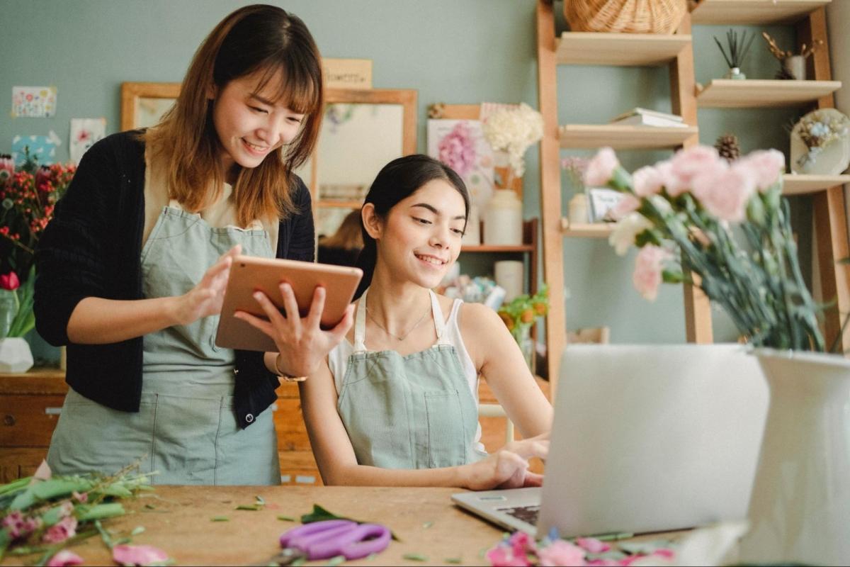 E-commerce store workers in a store